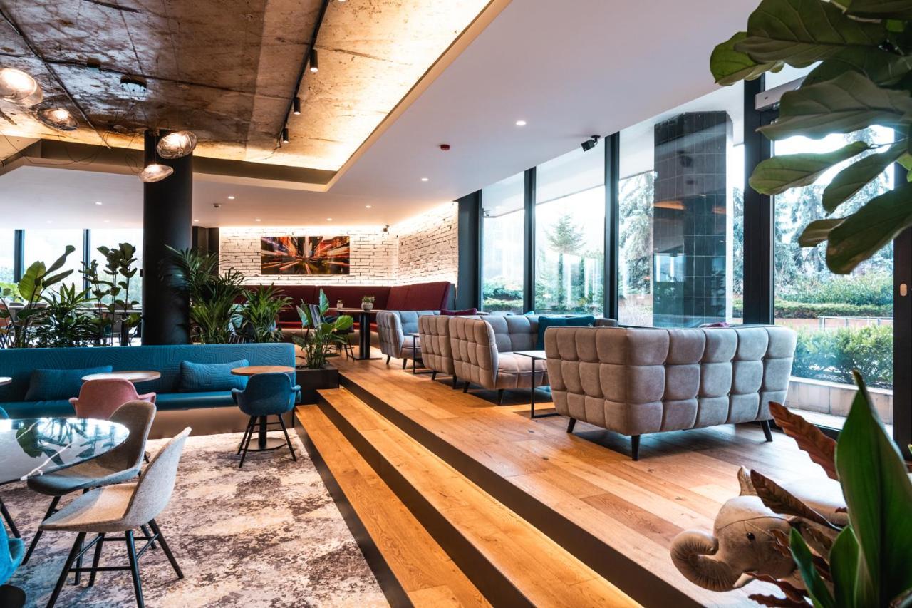 Orea Hotel Pyramida Praha Exterior photo Interior of the hotel