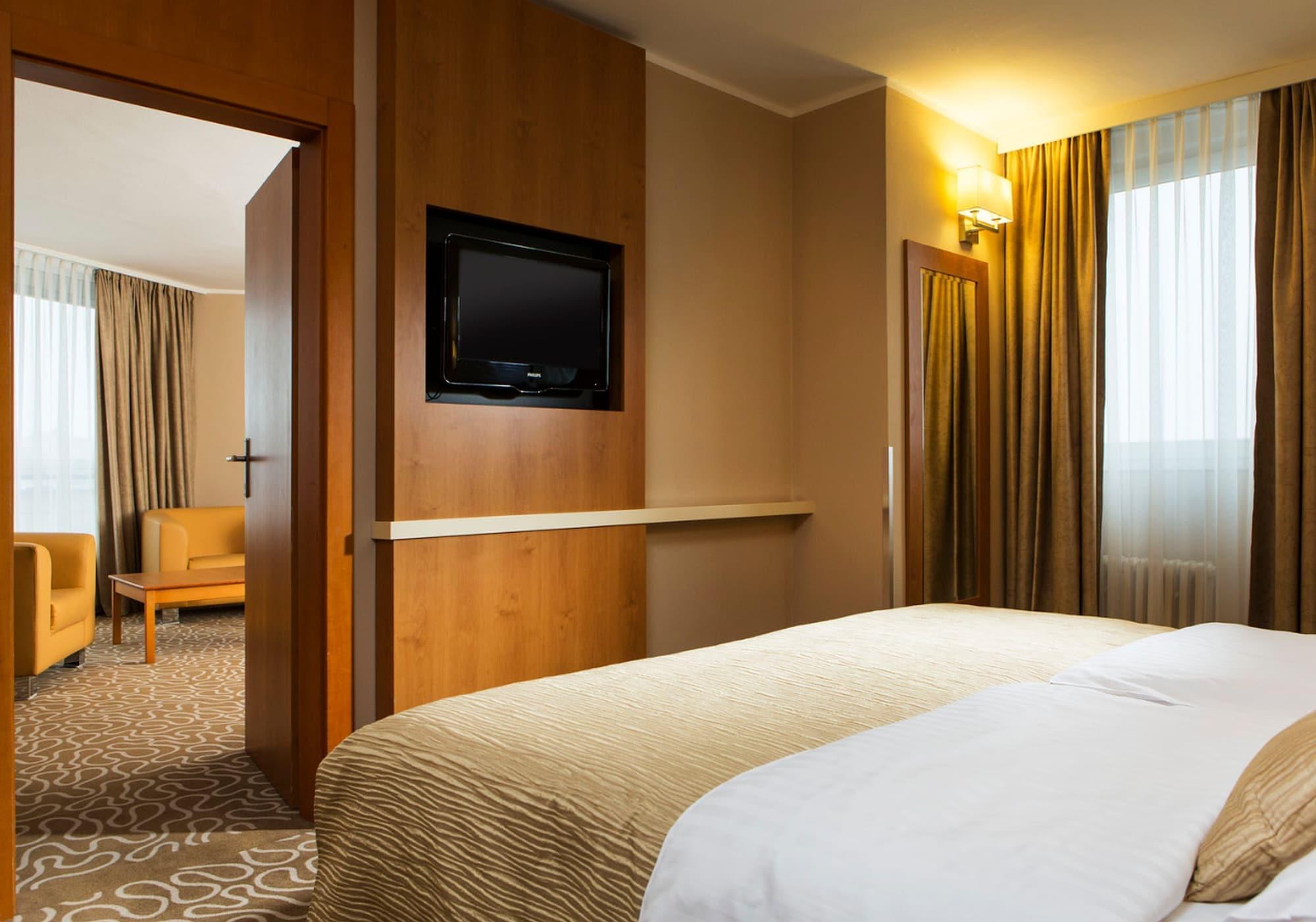 Orea Hotel Pyramida Praha Exterior photo Room in a hotel