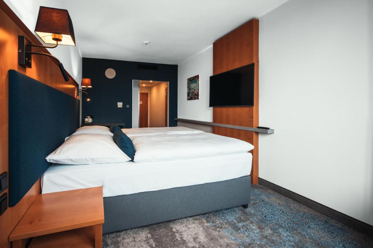 Orea Hotel Pyramida Praha Exterior photo Room interior