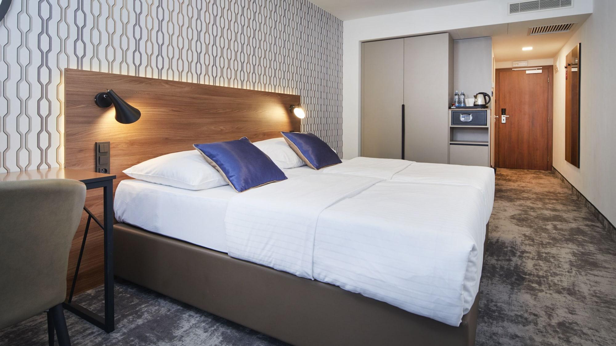 Orea Hotel Pyramida Praha Exterior photo Room interior