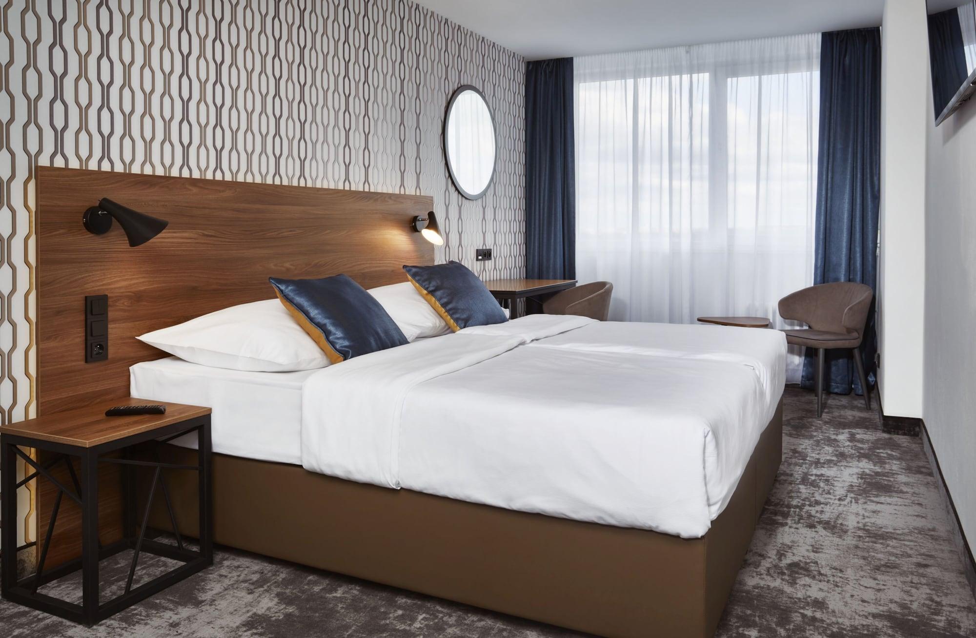 Orea Hotel Pyramida Praha Exterior photo Room interior