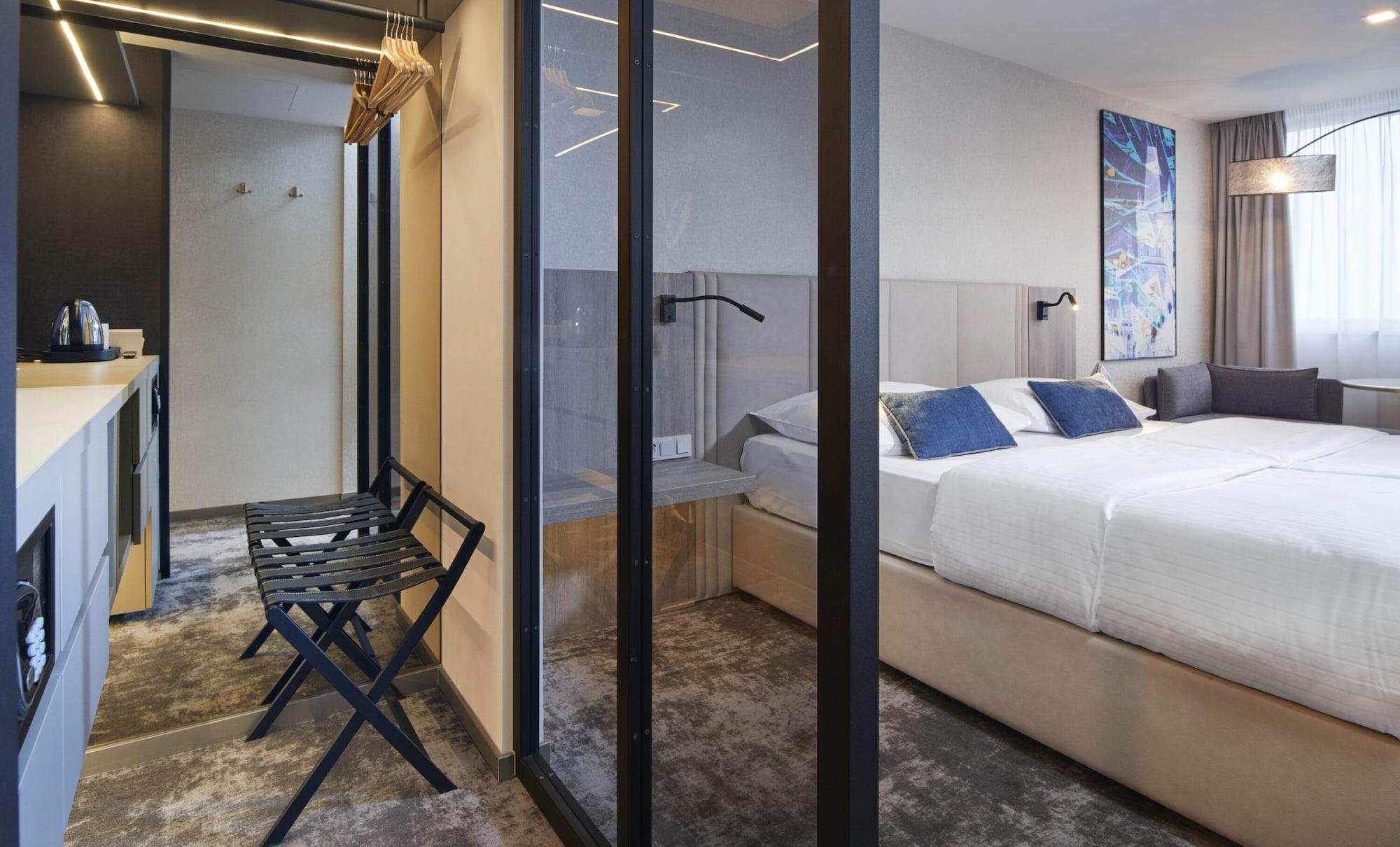 Orea Hotel Pyramida Praha Exterior photo Room interior