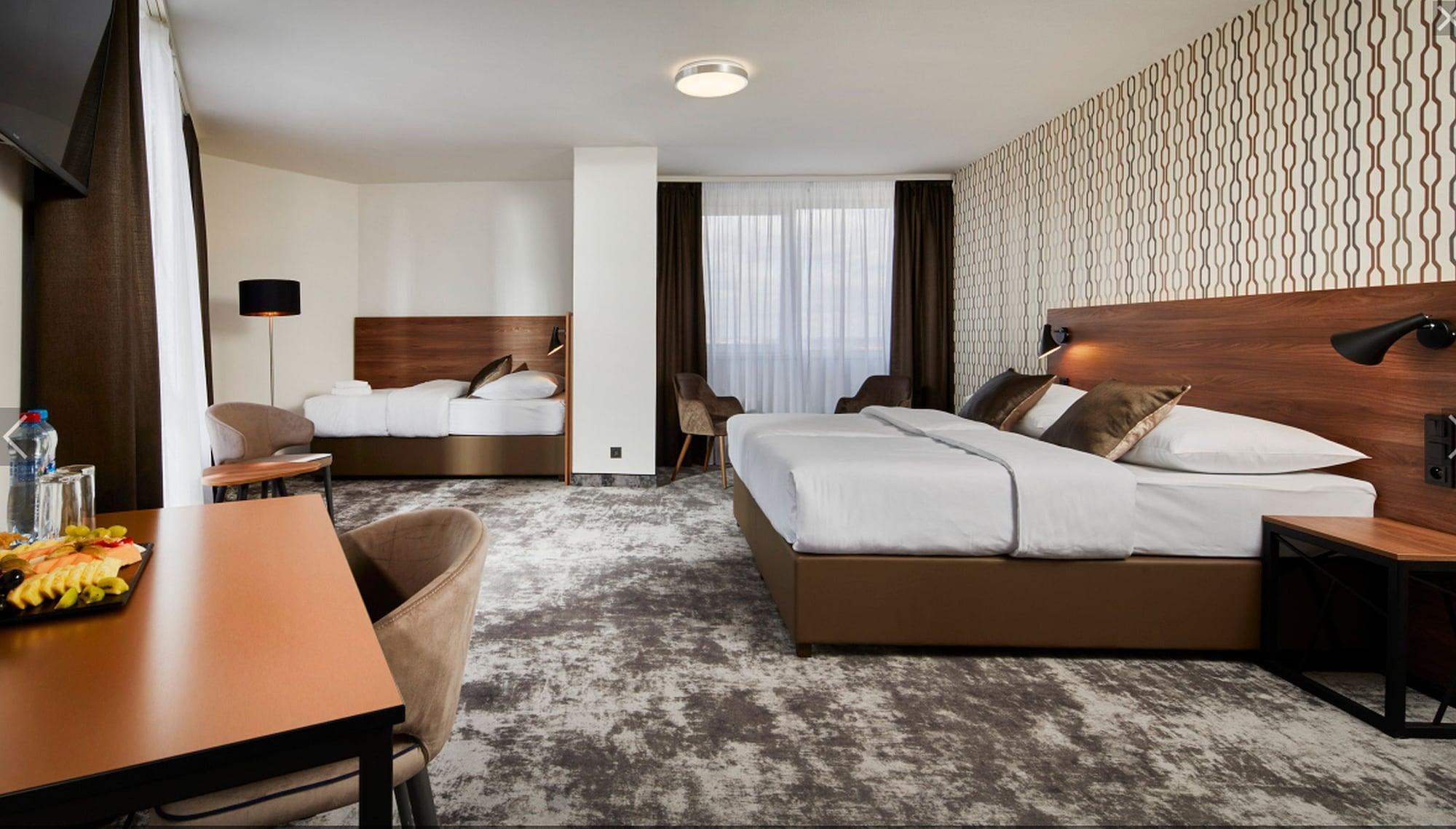 Orea Hotel Pyramida Praha Exterior photo Room in the hotel