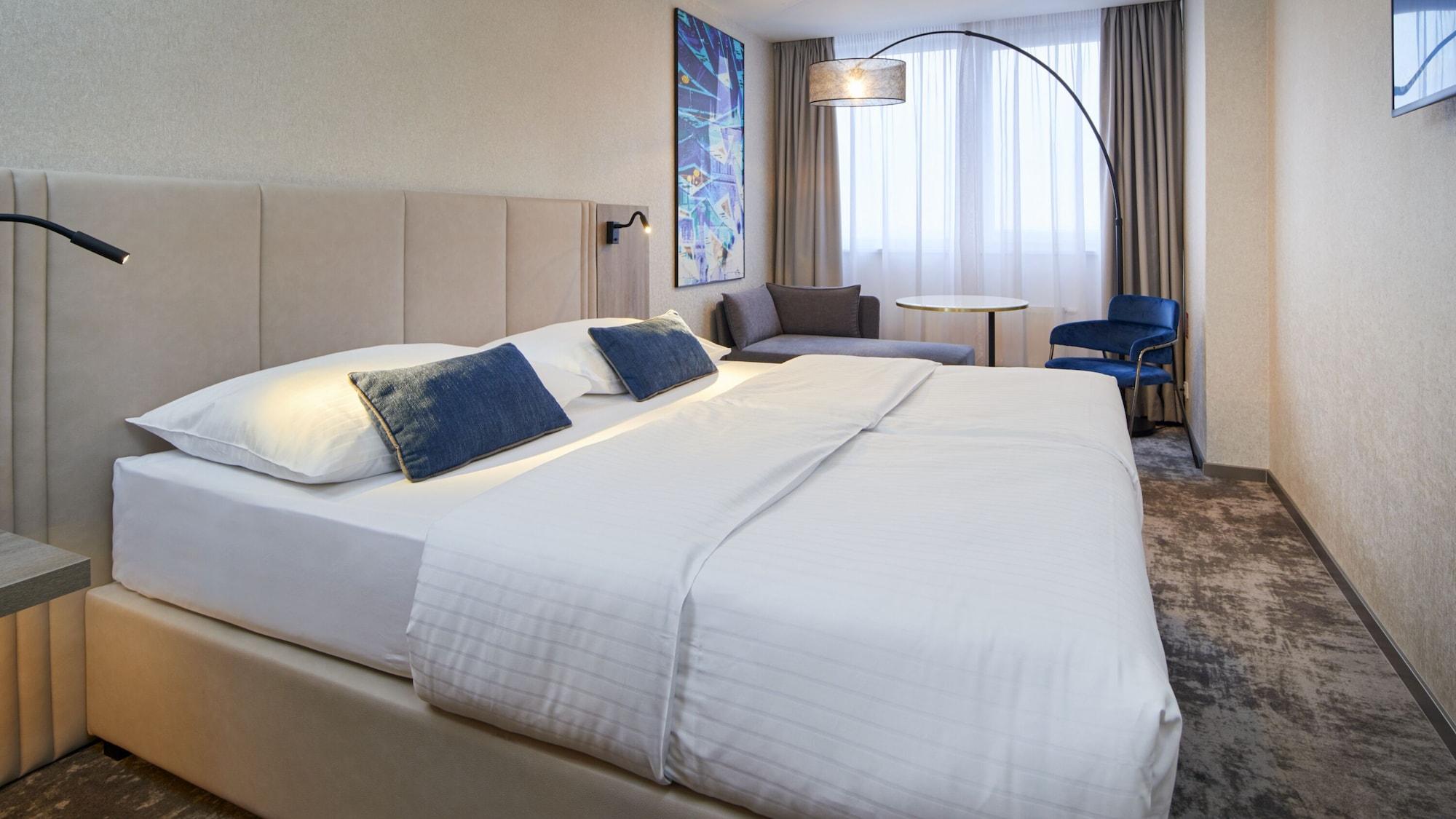 Orea Hotel Pyramida Praha Exterior photo Room interior