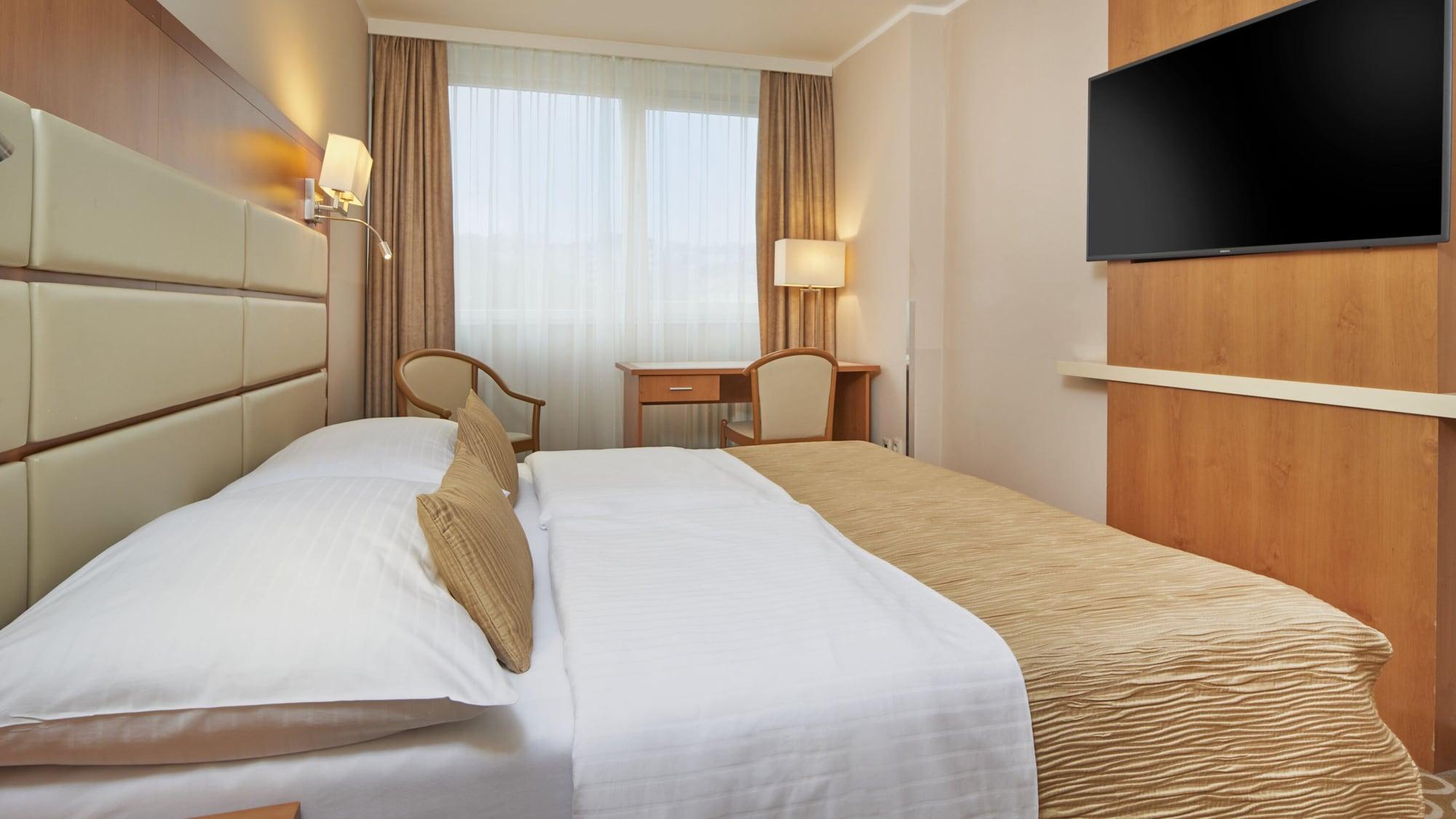 Orea Hotel Pyramida Praha Exterior photo Room in the hotel