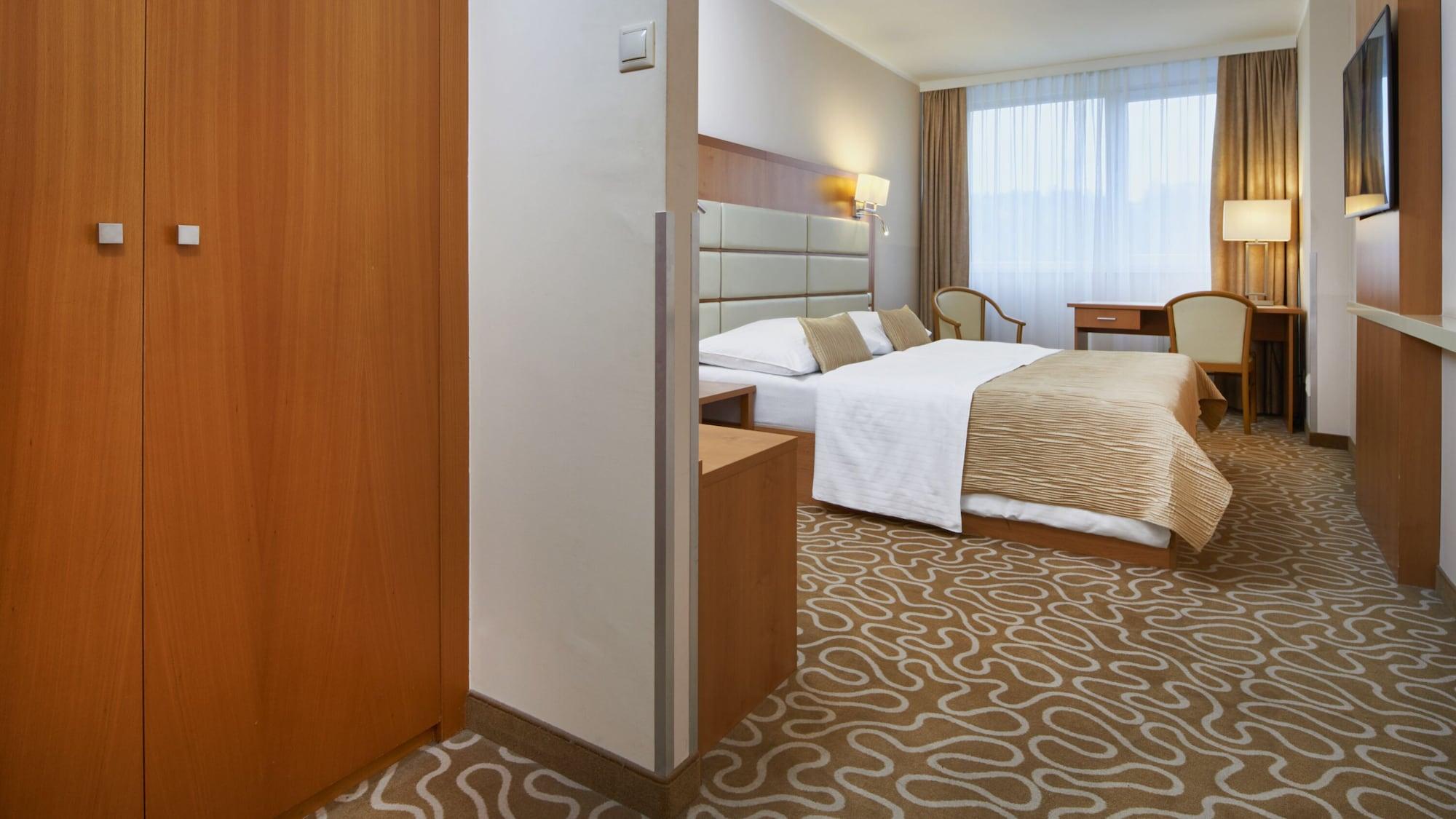 Orea Hotel Pyramida Praha Exterior photo Room interior