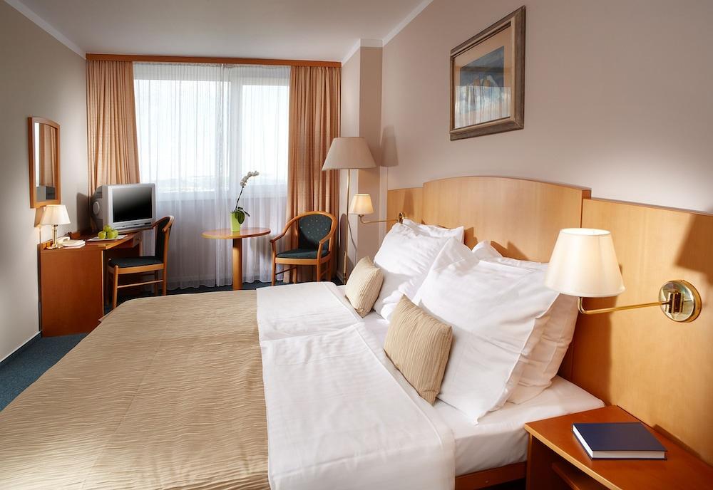 Orea Hotel Pyramida Praha Exterior photo