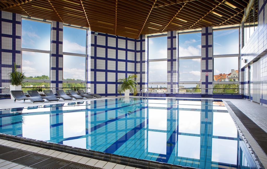 Orea Hotel Pyramida Praha Exterior photo Swimming pool
