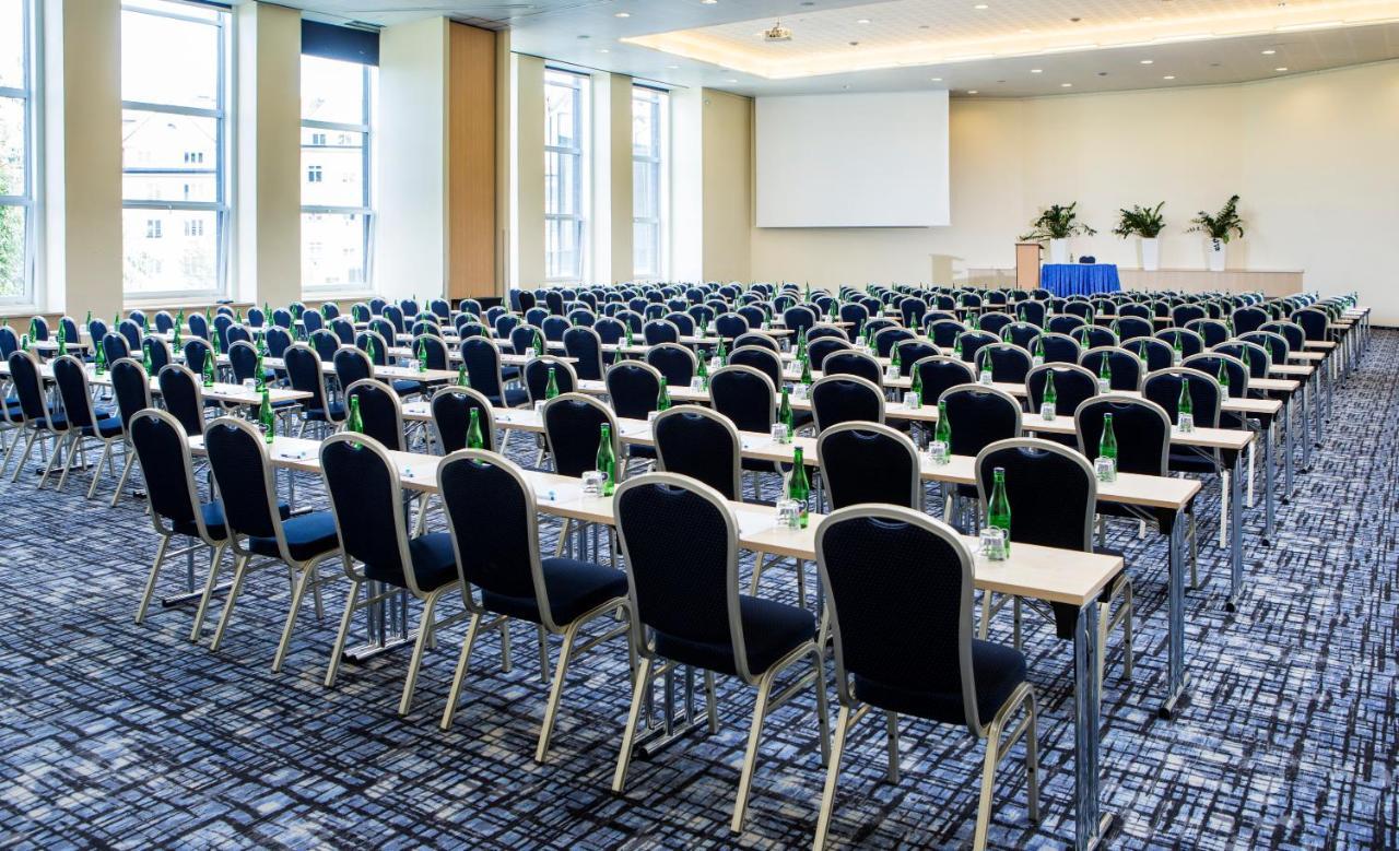 Orea Hotel Pyramida Praha Exterior photo The conference hall of the hotel