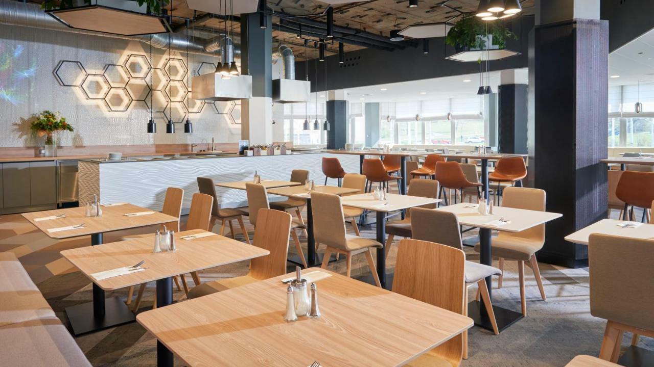 Orea Hotel Pyramida Praha Exterior photo Restaurant interior design