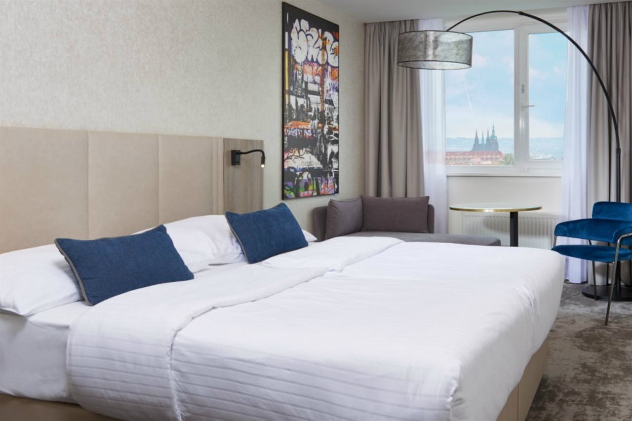 Orea Hotel Pyramida Praha Exterior photo Room of the hotel