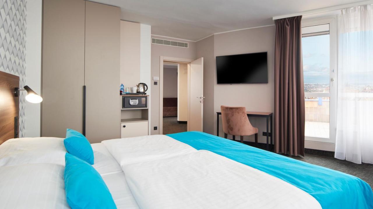 Orea Hotel Pyramida Praha Exterior photo Room of the hotel