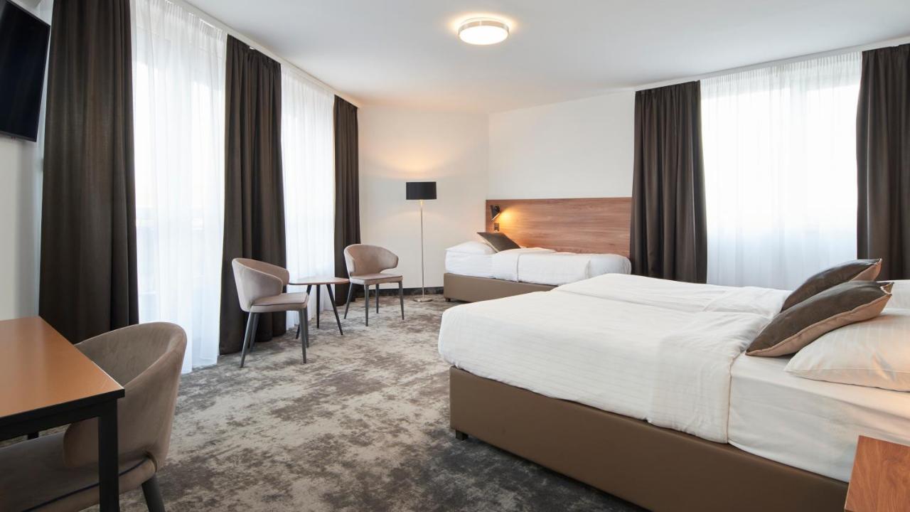 Orea Hotel Pyramida Praha Exterior photo Room in the hotel